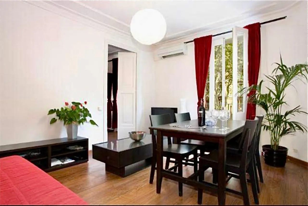 5-Bed Apartment In The Heart Of The City location